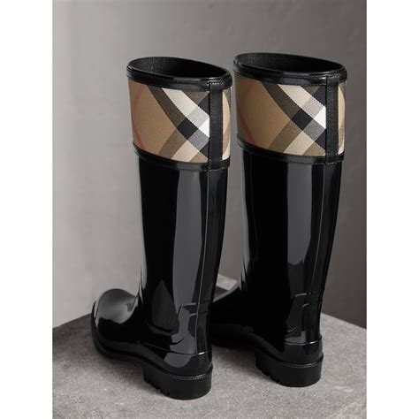 women's burberry rain boots.